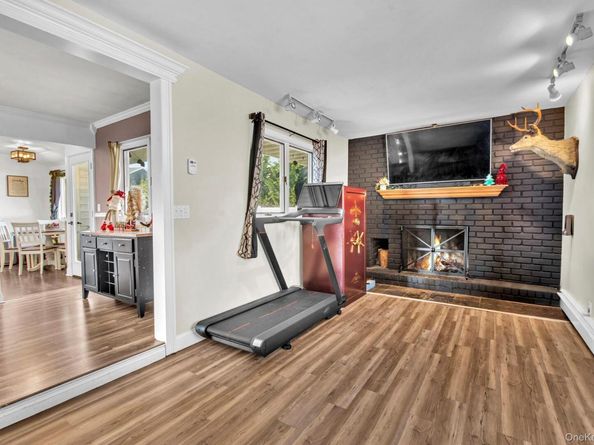 78 Redwood Lane, Massapequa Park NY 11762