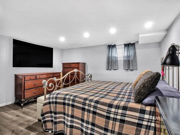 78 Redwood Lane, Massapequa Park NY 11762