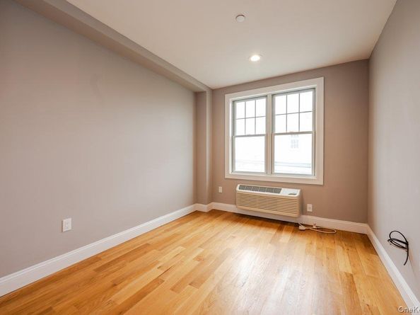 661 W Broadway 503, Long Beach NY 11561