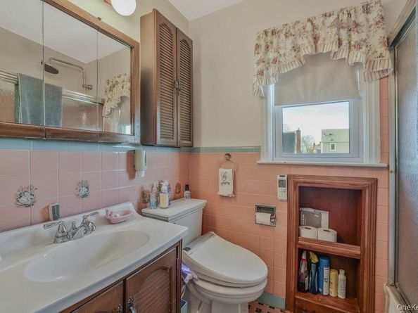 645 S 10th Street, New Hyde Park NY 11040