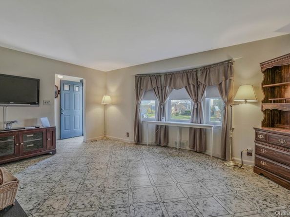 645 S 10th Street, New Hyde Park NY 11040