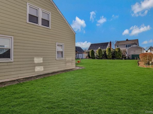 645 S 10th Street, New Hyde Park NY 11040