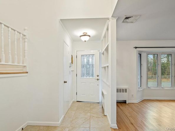 15 Morris Drive, Syosset NY 11791