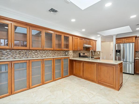 15 Morris Drive, Syosset NY 11791