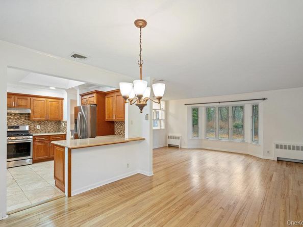 15 Morris Drive, Syosset NY 11791