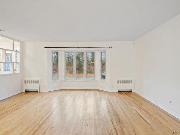 15 Morris Drive, Syosset NY 11791