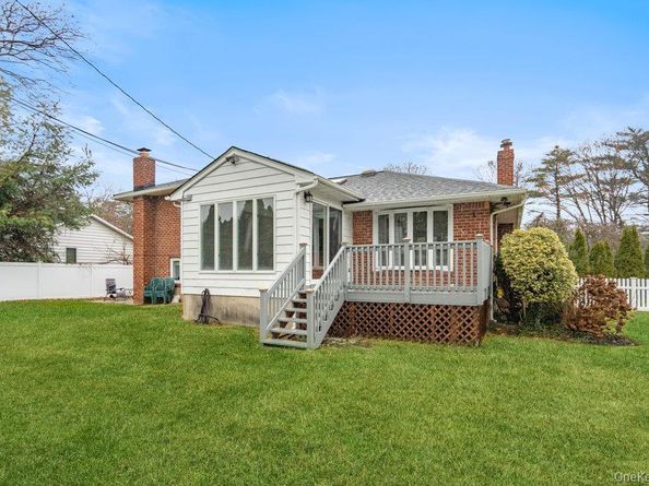 15 Morris Drive, Syosset NY 11791