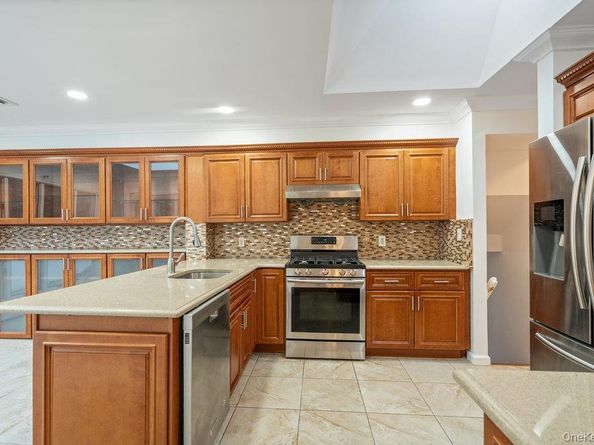 15 Morris Drive, Syosset NY 11791