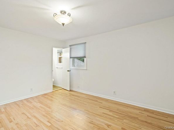 15 Morris Drive, Syosset NY 11791