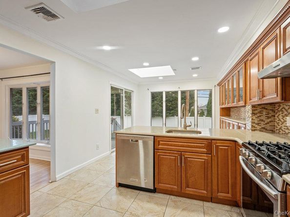 15 Morris Drive, Syosset NY 11791