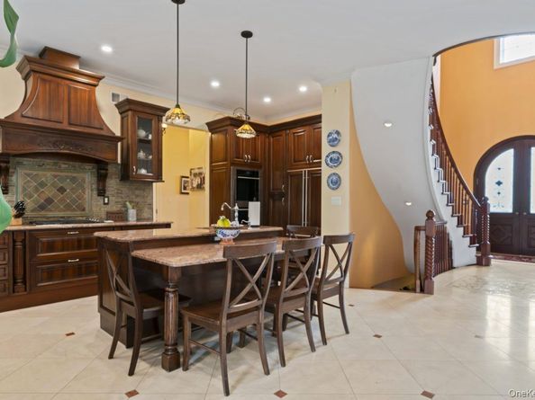 14910 7th Avenue, Whitestone NY 11357