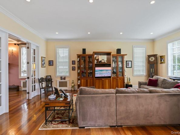 14910 7th Avenue, Whitestone NY 11357