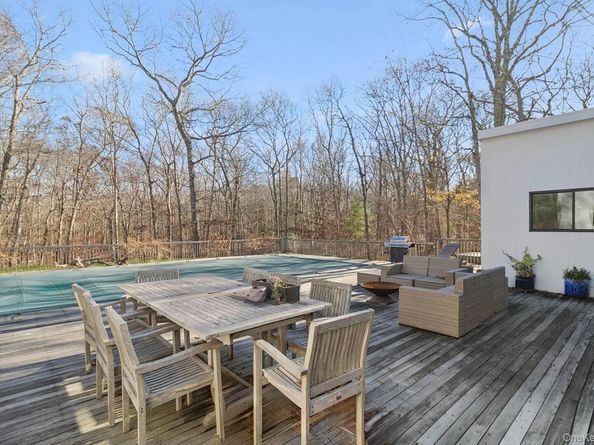 56 North Woods Lane, East Hampton NY 11937