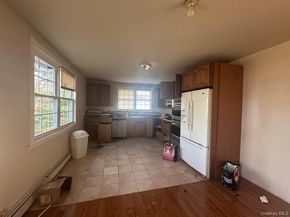 147 Pauls Path, Coram NY 11727