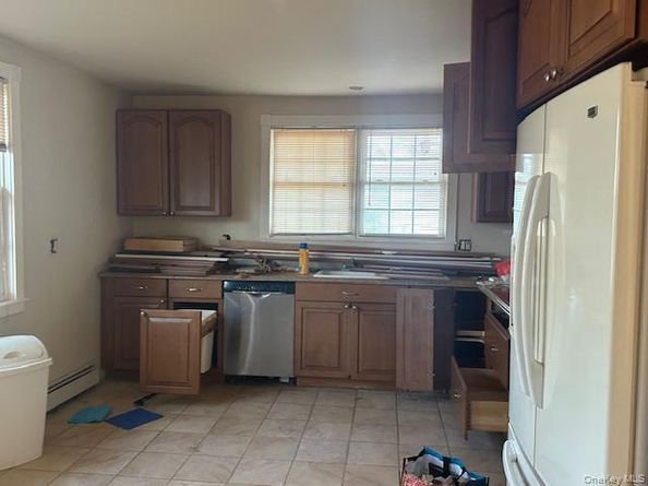 147 Pauls Path, Coram NY 11727