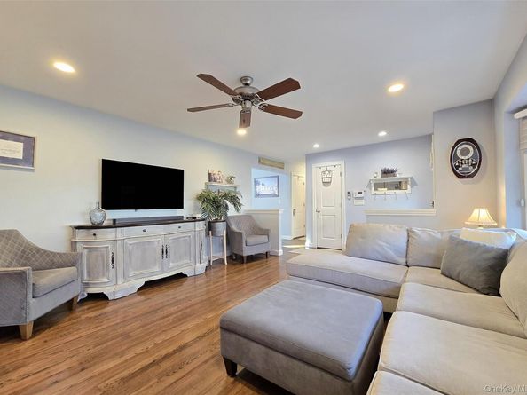 94 Clarendon Road, Ronkonkoma NY 11779