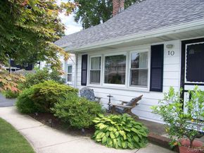 10 Clarence Street, Copiague NY 11726