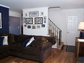 10 Clarence Street, Copiague NY 11726