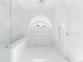 17 Ludlow Lane, Hampton Bays NY 11946