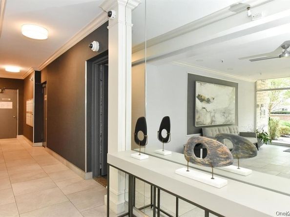 15 Hill Park Avenue 2C, Great Neck NY 11021