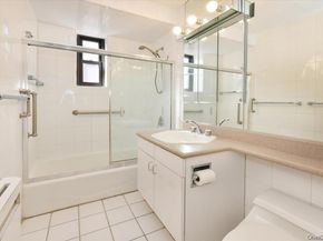 15 Hill Park Avenue 2C, Great Neck NY 11021