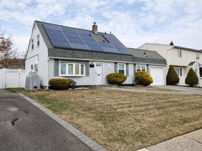 59 Corncrib Lane, Levittown NY 11756