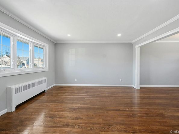 123 S Fordham Road, Hicksville NY 11801