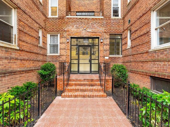 2080 Barnes Avenue 4A, Bronx NY 10462