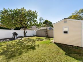 6 Merle Place, Deer Park NY 11729