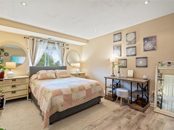 8 Eucalyptus Court 8, Selden NY 11784