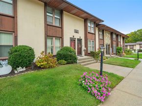 8 Eucalyptus Court 8, Selden NY 11784
