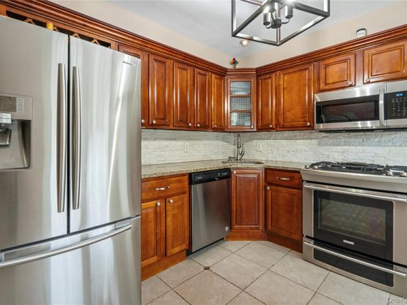 8 Eucalyptus Court 8, Selden NY 11784