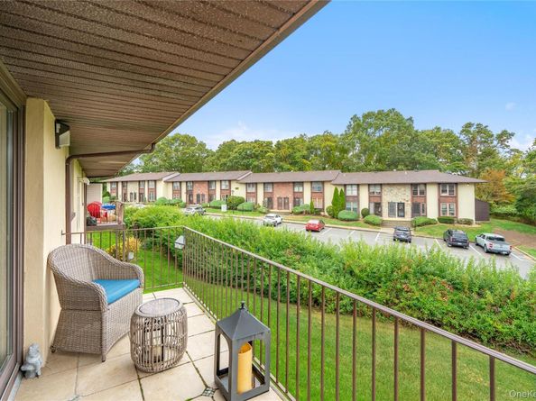 8 Eucalyptus Court 8, Selden NY 11784