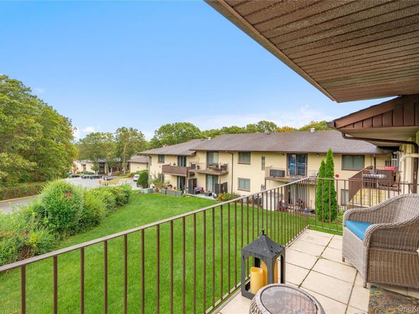 8 Eucalyptus Court 8, Selden NY 11784
