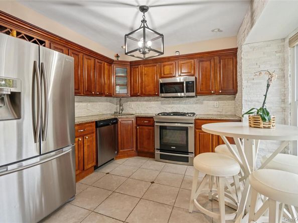 8 Eucalyptus Court 8, Selden NY 11784