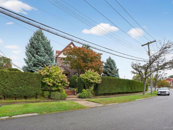 915 Malba Drive, Malba NY 11357