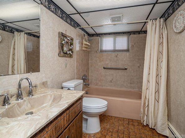 34 Scherer Street, Bethpage NY 11714