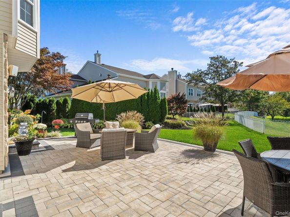77 Hamlet Drive, Mount Sinai NY 11766