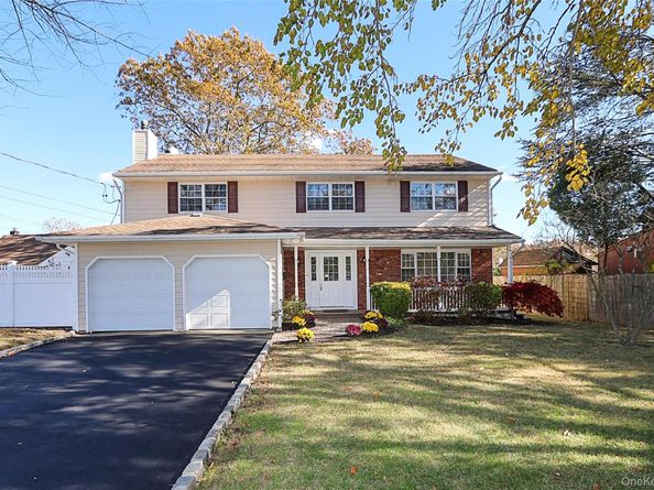 1 Deer Lake Drive, North Babylon NY 11703