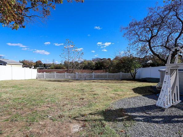 1 Deer Lake Drive, North Babylon NY 11703