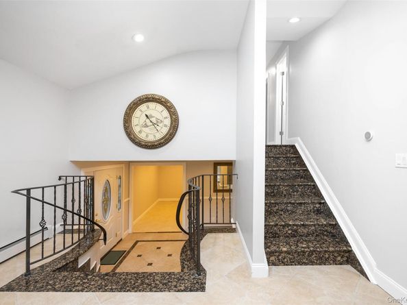 36 Red Spring Lane, Glen Cove NY 11542