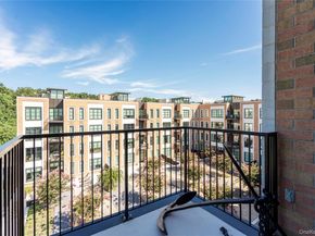 100 Garvies Point Road 1309, Glen Cove NY 11542