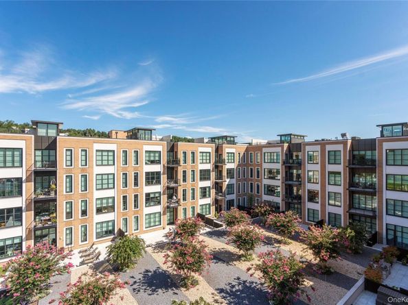 100 Garvies Point Road 1309, Glen Cove NY 11542
