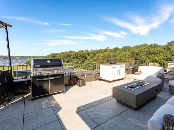 100 Garvies Point Road 1309, Glen Cove NY 11542