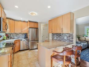 22 5th Avenue, Smithtown NY 11787