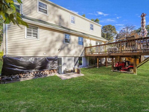22 5th Avenue, Smithtown NY 11787