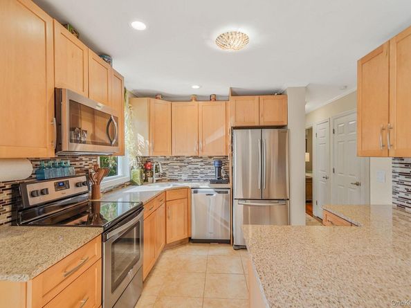 22 5th Avenue, Smithtown NY 11787