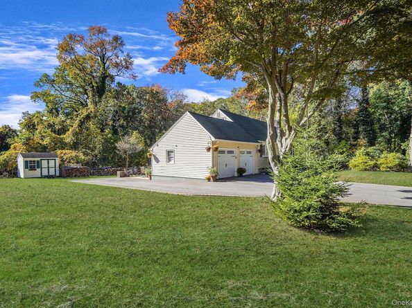 22 5th Avenue, Smithtown NY 11787