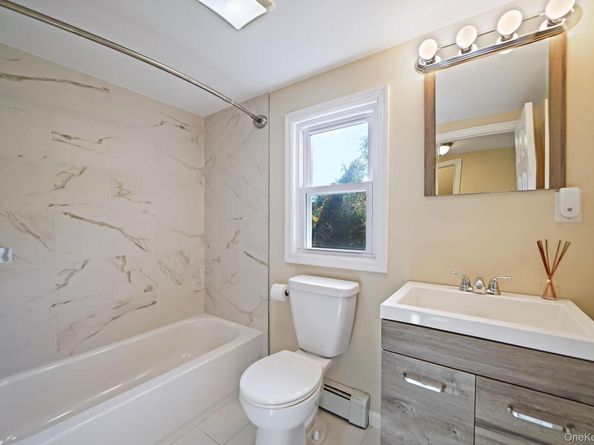 22 5th Avenue, Smithtown NY 11787