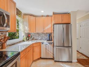 22 5th Avenue, Smithtown NY 11787